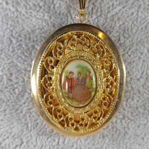 Ceramic Cameo Photo Locket Necklace, Filigree Gold Plated, 1960s Vintage Jewelry